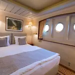 Onriver - Ms Cezanne Budapeste