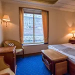 Onriver - Ms Cezanne 4*