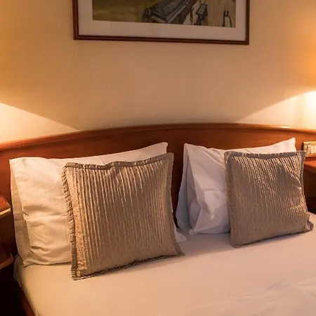 Onriver - Ms Cezanne 4*