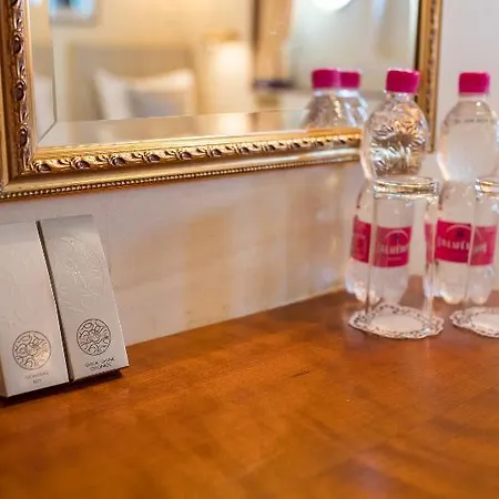 Onriver - Ms Cezanne Botel 4*