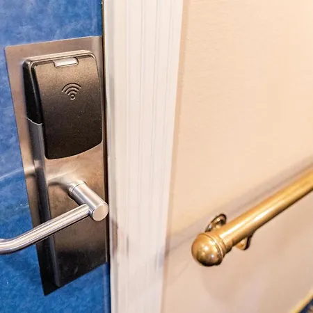 Onriver - Ms Cezanne Botel 4*