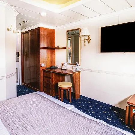 Onriver - Ms Cezanne