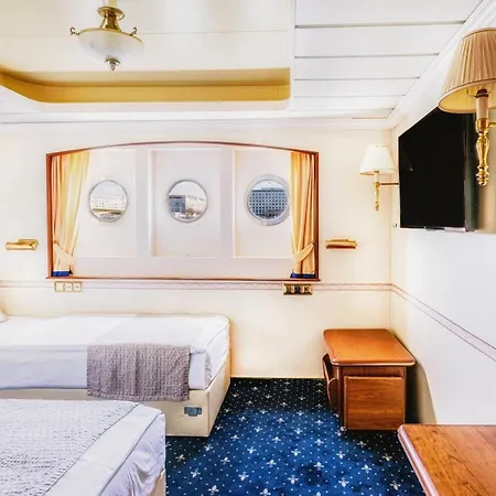 Onriver - Ms Cezanne Hotel en barco Budapest