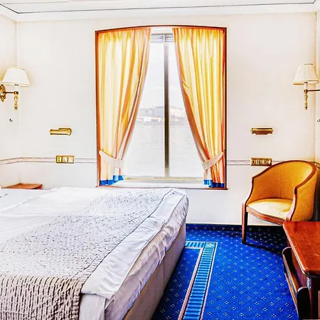 Onriver - Ms Cezanne