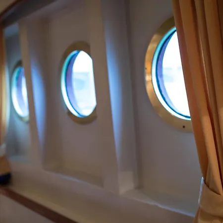 Onriver - Ms Cezanne