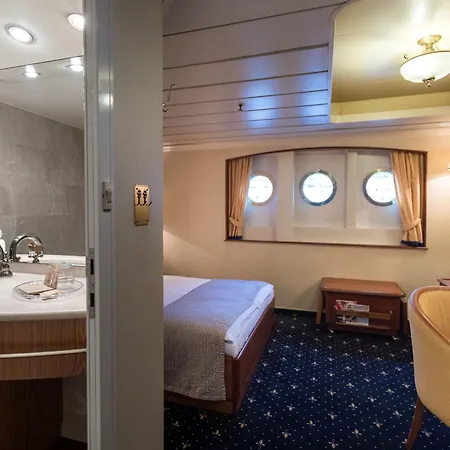 Onriver - Ms Cezanne 4*