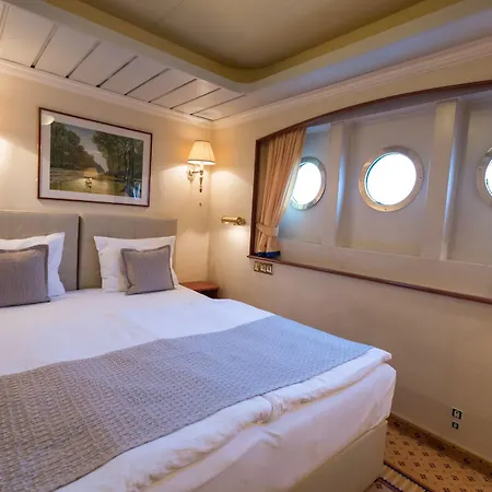 Onriver - Ms Cezanne Budapeste