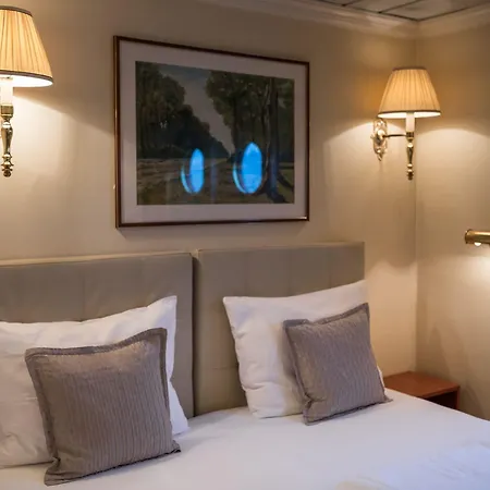 Onriver Hotels - Ms Cezanne