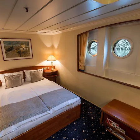 Onriver - Ms Cezanne Botel Budapeste