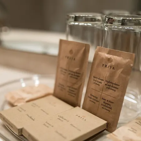 Onriver - Ms Cezanne 4*