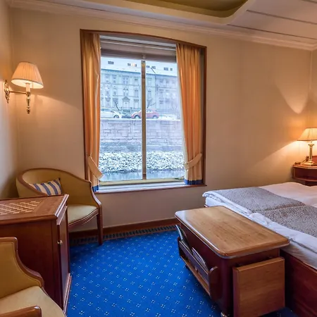 Onriver - Ms Cezanne 4*