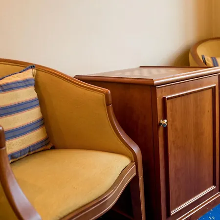 Onriver - Ms Cezanne 4*