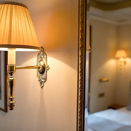 Onriver - Ms Cezanne 4* Budapest