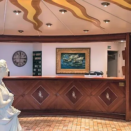 Onriver - Ms Cezanne Hotel en barco Budapest