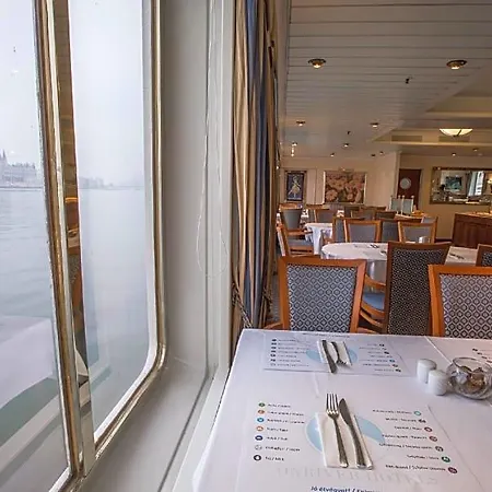 Onriver - Ms Cezanne Hotel en barco 4*