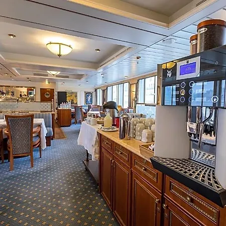 Onriver - Ms Cezanne 4* Budapest