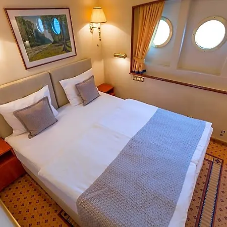 Hotel en barco Onriver - Ms Cezanne 4*