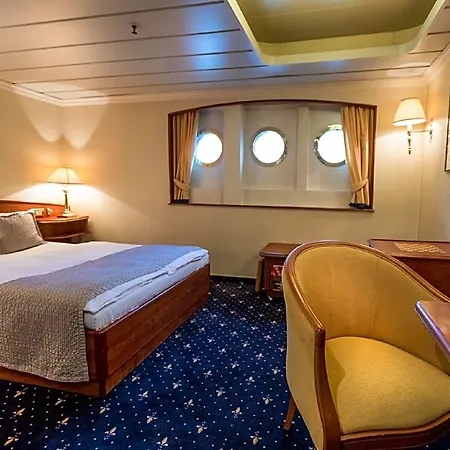 Onriver - Ms Cezanne Hotel en barco Budapest