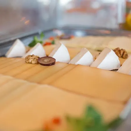 Onriver - Ms Cezanne