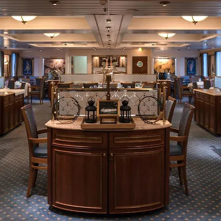 Onriver - Ms Cezanne Hotel en barco
