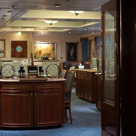 Botel Onriver - Ms Cezanne