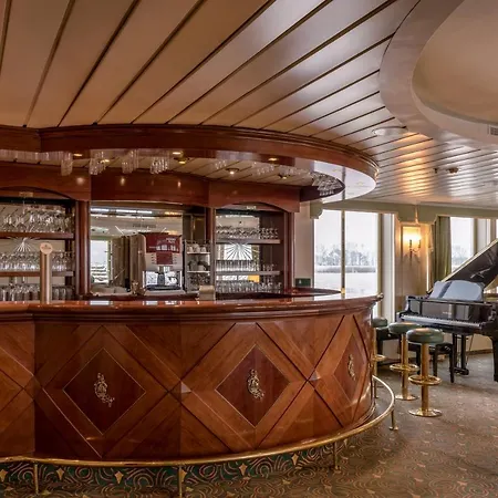 Onriver - Ms Cezanne Hotel en barco Budapest