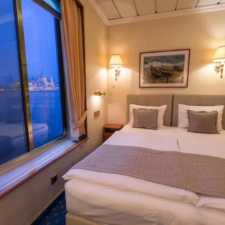 Botel Onriver - Ms Cezanne