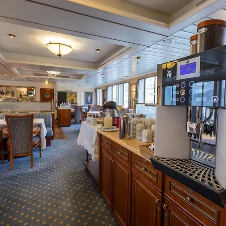 Onriver - Ms Cezanne 4* Budapest