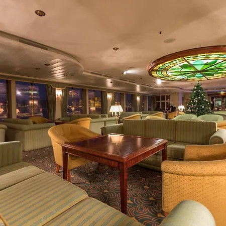 Onriver - Ms Cezanne Botel