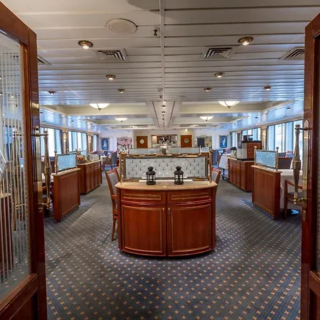 Onriver - Ms Cezanne Budapeste