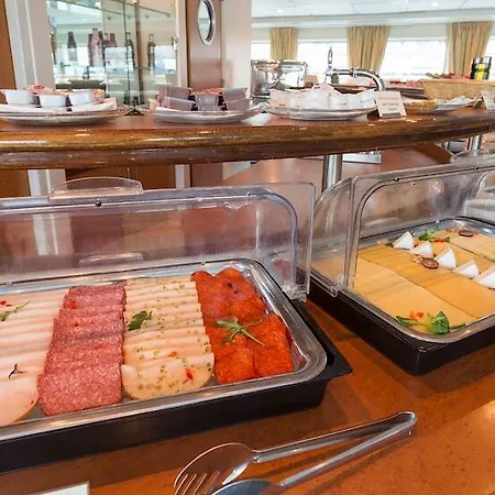 Onriver - Ms Cezanne 4* Budapeste