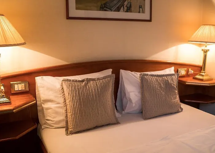 Onriver - Ms Cezanne 4*