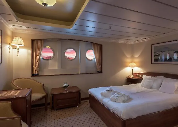 Onriver - Ms Cezanne 4*