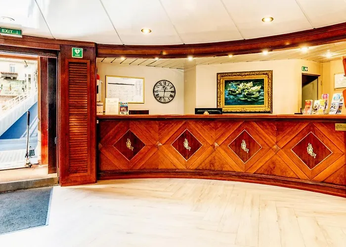 Onriver - Ms Cezanne 4*