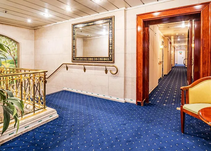 Onriver - Ms Cezanne 4*