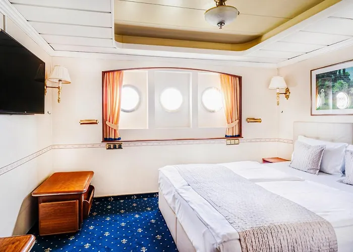 Onriver - Ms Cezanne 4*