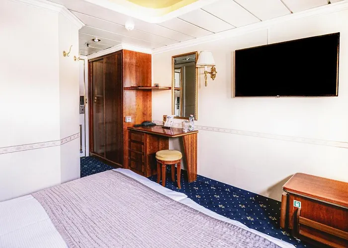 Onriver - Ms Cezanne