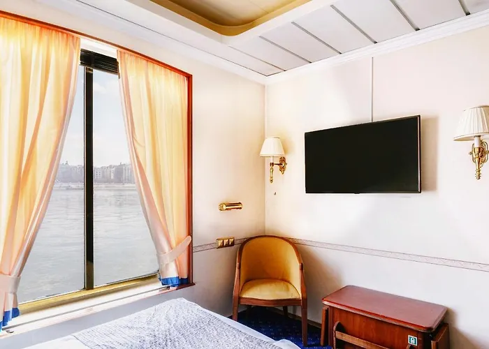 Onriver - Ms Cezanne Botel 4*