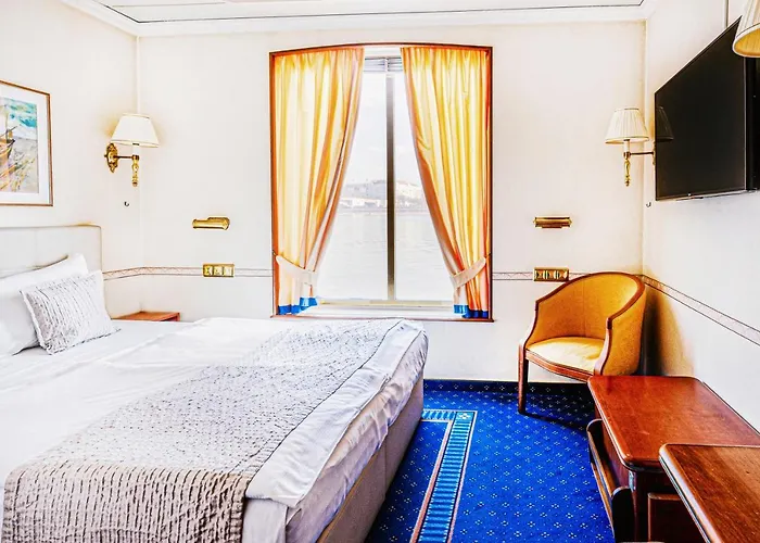 Onriver - Ms Cezanne