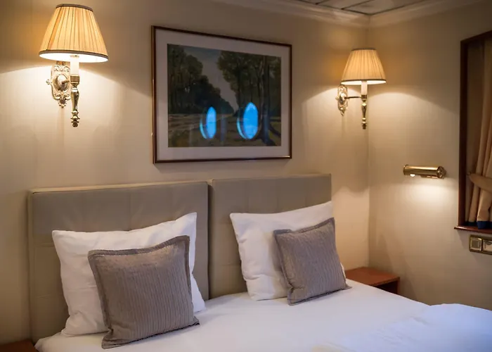 Onriver - Ms Cezanne