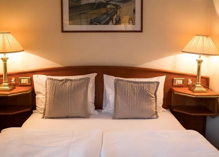 Botel Onriver - Ms Cezanne