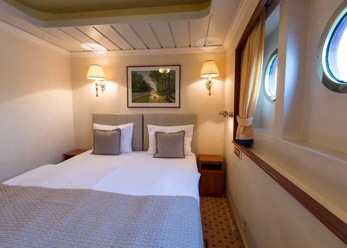 Onriver - Ms Cezanne