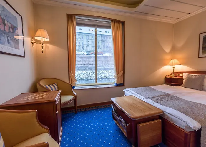 Onriver - Ms Cezanne 4*