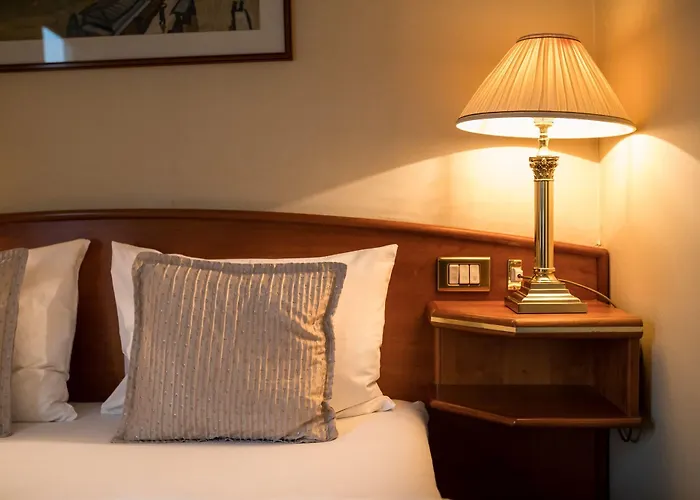 Onriver - Ms Cezanne