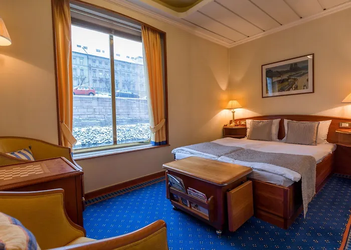 Onriver - Ms Cezanne Budapesta