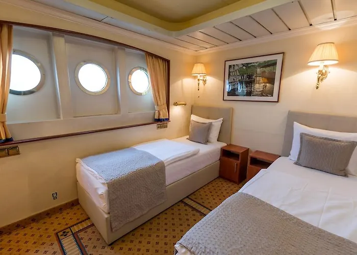 Onriver - Ms Cezanne