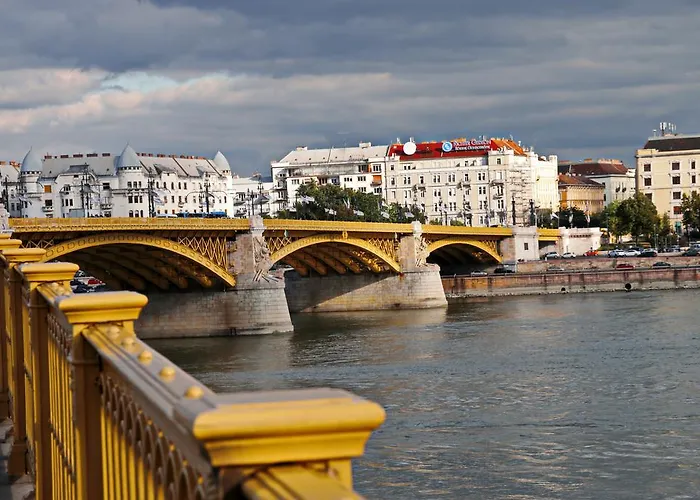 Onriver - Ms Cezanne Budapesta