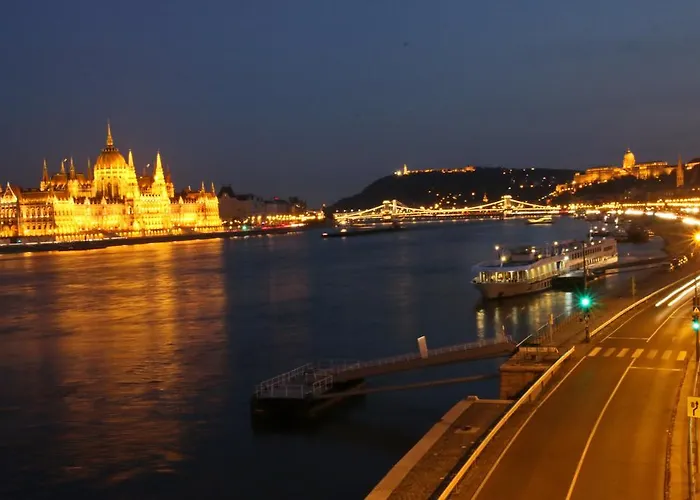 Botel Onriver - Ms Cezanne 4*