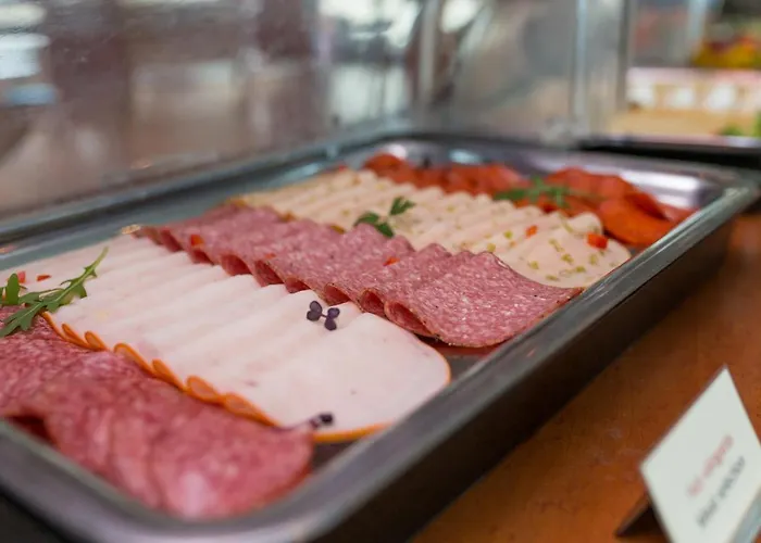 Onriver - Ms Cezanne Budapesta