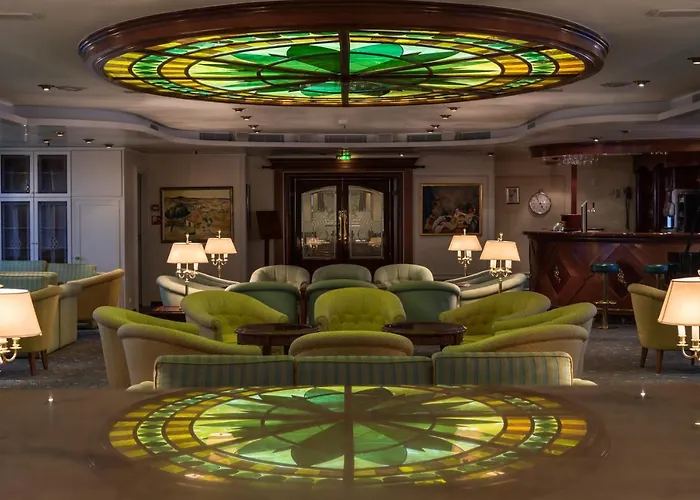 Onriver - Ms Cezanne Botel 4*